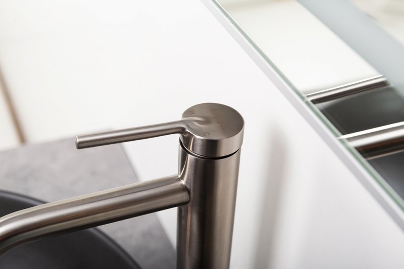 ETNA Смеситель для накладных раковин без донного клапана, нержавеющая сталь, исполнение сатин ETN-LMC2-IN ETNA Смеситель для накладных раковин без донного клапана, нержавеющая сталь, исполнение сатин ETN-LMC2-IN