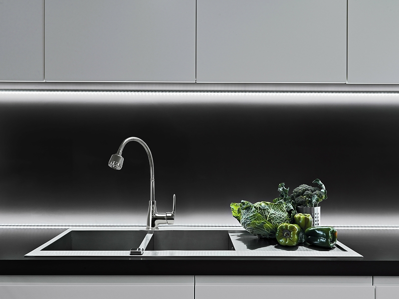 Смеситель Rossinka T40-26 для кухни с гибким изливом Смеситель Rossinka T40-26 для кухни с гибким изливом