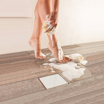 13000094 Точечный трап 150х150 мм Confluo Standard White Glass 2,белое стекло, с рамкой Исполнение: Хром 