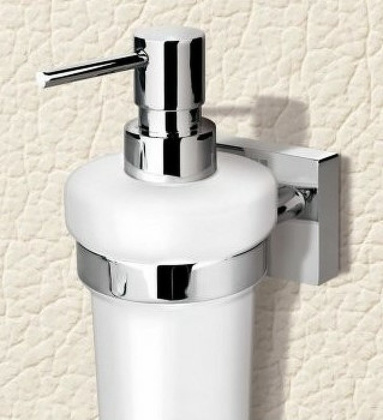 Настенный дозатор для жидкого мыла (стекло)