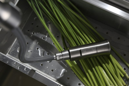 Смеситель для кухни с выдвижным изливом,двухрежимный, нержавеющая сталь, исполнение сатин BB-LAM38-IN