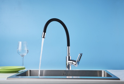 Смеситель Rossinka Z35-35U-Black для кухни с гибким цветным изливом Смеситель Rossinka Z35-35U-Black для кухни с гибким цветным изливом