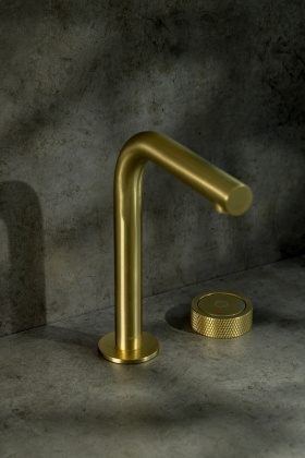 Смеситель автоматический для раковины на 2 отв. TECH Matt Gold