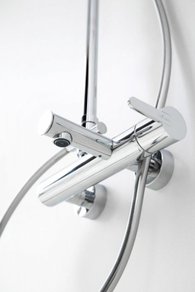 LEAF-CVDA-30-BIO Душевая стойка телескопическая, с изливом с верхним и ручным душем Исполнение: Белый матовый 